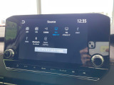 【ディスプレイオーディオ】お手持ちのスマートフォンとの連携で、ナビや音楽再生など各種アプリを使用可能。スマホに近い感覚でお使いいただけます♪