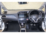 操作性に優れた運転席となります!小物入れや各ボタンの配置にこだわり、使いやすいです!座り心地もよく視認性も良好なのでロングドライブもお任せ下さい!