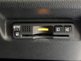 ETC付。高速道路の料金所はキャッシュレスで通過です。サービスエリア等にあるスマートインターの出入りも利用可能でとっても便利。ご納車後すぐにお使い頂けるようセットアップしてのお渡しとなります。