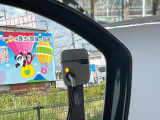 ブラインドスポットモニターは、左右斜め後ろを平行して走る車を認識し、車線変更の際に危険を察知するとドライバーへ警告を促します。夜・雨・トンネル内など走行時の環境が悪い時ほど便りになる機能です!