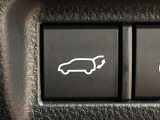 【パワーバックドア】スマートキーや運転席のボタンを押すだけでリアゲートが自動で開閉します!荷物を持っている時や、高い位置にあるバックドアを閉める際に便利な機能です♪