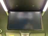 【フリップダウンモニター】大画面モニターで後席でもエンタメをお楽しみいただけます。小さなお子様にも大人気の装備です♪