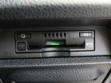 ピッタリ収まるビルトインタイプのETC!今では高速道路の必需品で、渋滞知らずで割引も利いて、一石二鳥ですよ♪(^^)