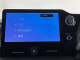 いまや必須装備「ナビゲーション」搭載!知らない場所にスイスイッとドライブ。もう、これなしではハンドルを握れませんね!でも運転中の操作は危険ですのでご注意ですね☆
