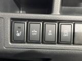 【スマートブレーキサポート】走行中に前方の車両等を認識し、衝突しそうな時は警報とブレーキで衝突回避と被害軽減をアシスト。より安全にドライブをお楽しみいただけます。