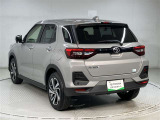 広い展示場にゆったりと展示をしております。ベビーカーでもゆっくりと車をご覧いただけますよ!