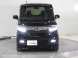 ハロゲンより明るく、より遠くまでさらなる安心感のあるLEDヘッドライトを採用。照射軸の上下方向を自動調整するオートレベリング機構、点灯忘れも防止できるオートライトコントロール機構付きです。