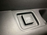 スマートキー付きですからドアロックの開閉およびエンジンスタートが楽々です。電動スライドドアの開け閉めもボタンで操作できます。加えて、純正リモコンエンジンスターター用の操作キーもついています。