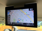 【フリップダウンモニター】大画面モニターで後席でもエンタメをお楽しみいただけます。小さなお子様にも大人気の装備です♪