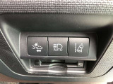 【TOYOTA SAFETY SENSE】 走行中に前方の車両等を認識し、衝突の可能性が有る時は警報音とブレーキで衝突回避と被害軽減をアシストしてくれます。安心してドライブをお楽しみいただけますね。