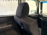 助手席背面にはちょっとした荷物をひっかけるコンビニフック装備