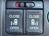 【両側パワースライドドア】スマートキーや運転席のスイッチで後席両側スライドドアの開閉が可能♪電動だから力を入れてドアを開ける必要が無く、小さなお子様でも簡単に開け閉めでき快適です♪