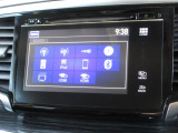 ナビゲーションは純正メモリーナビを装着しております。AM、FM、CD、DVD再生、Bluetooth、フルセグTVがご使用いただけます。初めて訪れた場所でも安心ですね!