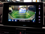バックカメラの画像です。ガイドラインがスムースな車庫入れをサポートいたします。車庫入れの安心感がアップしますね。