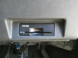 純正ETC2.0付 料金所もスムーズに通れ、割引料金の適用もあります。ビルトインできれいに収まっており、見た目もスマートです。