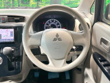 インテリアに合わせたデザインのステアリングは、運転される方のことも考え、運転しやすい形状、大きさです。是非一度、実際に触ってお確かめください。