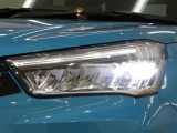 LEDヘッドライトです。デザイン性がよくとても明るいので、夜間の走行や悪天候でも安心です。しかも長寿命!