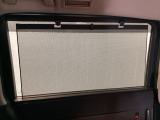 ロールサンシェイドは、太陽光を防ぐので冷房の効きを良くする効果もあるんです。エアコンを控えめにすれば燃費向上も見込めますよ。