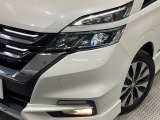 【LEDヘッドライト】悪天候や夜間走行時も良好な視界を確保し安心して運転できる高輝度LEDヘッドライトを装備!点灯速度が早く、消費電力も抑えられています。