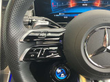 メモリー付きパワーシートが装備されている車両はシートの位置・ドアミラーの角度・ハンドルの位置を3名まで記憶出来ます。
