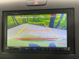 【バックカメラ】駐車時に後方がリアルタイム映像で確認できます。大型商業施設や立体駐車場での駐車時や、夜間のバック時に大活躍!運転スキルに関わらず、今や必須となった装備のひとつです!