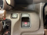 電子制御パーキングブレーキは信号待ちでも便利。いつもより運転がラクになるはずです。