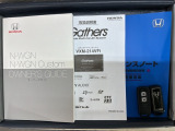 スマートキーは鍵をバッグに入れたままでもドアロックの開閉やエンジンのON・OFFができます。夜間や雨の日も鍵を探さなくて良いので便利です。