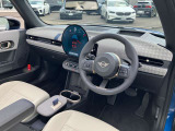 MINI Cardご用意しております。充実のポイントプログラムや多様なサービスの他にカード契約期間中はMINI エマージェンシー・サービスが24時間365日ご利用いただけます。