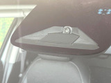 【ホンダセンシング】走行中に前方の車両等を認識し、衝突しそうな時は警報とブレーキで衝突回避と被害軽減をアシスト。より安全にドライブをお楽しみいただけます。