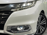 【LEDヘッドライト】悪天候や夜間走行時も良好な視界を確保し安心して運転できる高輝度LEDヘッドライトを装備!点灯速度が早く、消費電力も抑えられています。
