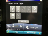 地図情報がSDカード等メモリーカードに保存されているカーナビ。または、エントリーナビキット付きディスプレイオーディオ。