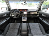 Scion xB 10 Series(10周年記念限定車)/新車並行/実走行/専用プレミアムカラ-(Silver lgnition)/専用グラファイト16AW/専用イルミネ-ション発光ダッシュパネル/前後LEDバッジ/LEDアクセントライト/逆輸入車