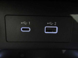 USB充電専用電源ソケットも付いています。モバイル機器などの充電専用