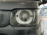 LEDヘッドライトは、点灯の瞬間から最大光量を発揮し、突然暗くなるトンネルなどでの安定感を高めます。