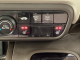 運転席と助手席にシートヒーターが付いています☆寒い時期に腰周りを温めてくれるので体全体が温まりやすいのは勿論、暖房と違い顔に風が当たらないので、乾燥肌やドライアイの方でも大丈夫☆