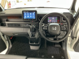 【前方視界】開放的な前方視界!運転がしやすく疲れにくいです♪窓が大きく、見通しがとっても良いおクルマですよ♪