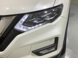 ディスチャージヘッドライト搭載でしっかり明るく照らしてくれるので、夜間走行や不慣れな道でも安心です。