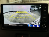 【バックカメラ】運転が苦手な方も車庫入れラクラクです!ギアをリバースに入れれば自動的に切り換わりますので、面倒な操作は不要です♪狭い駐車場もお車を傷つけず安心ですね!