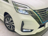 【LEDヘッドライト】悪天候や夜間走行時も良好な視界を確保し安心して運転できる高輝度LEDヘッドライトを装備!点灯速度が早く、消費電力も抑えられています。