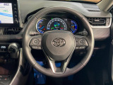 【純正革巻きステアリング】上質な革を使用することで、手にしっかり馴染みとても運転しやすいハンドルです♪