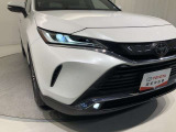 【LEDヘッドライト】悪天候や夜間走行時も良好な視界を確保し、安心して運転できるLEDヘッドライトを装備!点灯速度が速く、消費電力も抑えられます。