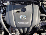 「SKYACTIV-G(ガソリン)」は、規格外の高圧縮を実現し、世界のエンジン技術者に驚きを与えました。さらに、それを維持したままノッキングの発生を抑え、熱効率を向上、走りにも寄与したエンジンです。