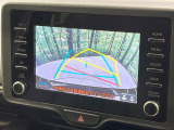 【バックカメラ】駐車時に後方がリアルタイム映像で確認できます。大型商業施設や立体駐車場での駐車時や、夜間のバック時に大活躍!運転スキルに関わらず、今や必須となった装備のひとつです!