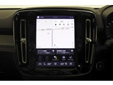 Google搭載のボルボなら、車内にいながら多彩なデジタルライフをお楽しみいただけます。Google Playから必要なアプリをダウンロードして、有意義な移動時間を楽しみましょう。