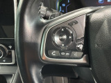 ステアリングにオーディオ操作スイッチが付いています。オーディオ画面に直接タッチしなくても操作が出来ますので、運転に集中できます。