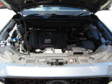 「SKYACTIV-G(ガソリン)」は、規格外の高圧縮を実現し、世界のエンジン技術者に驚きを与えました。さらに、それを維持したままノッキングの発生を抑え、熱効率を向上、走りにも寄与したエンジンです。