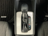 オートマチックシフトレバーは、手になじみ操作しやすい形状で安全運転にもつながります♪