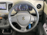インテリアに合わせたデザインのステアリングは、運転される方のことも考え、運転しやすい形状、大きさです。是非一度、実際に触ってお確かめください。