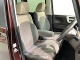 運転席、助手席☆ともに広々としており、ゆとりのある空間となっております♪