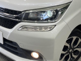 【LEDヘッドライト】悪天候や夜間走行時も良好な視界を確保し安心して運転できる高輝度LEDヘッドライトを装備!点灯速度が早く、消費電力も抑えられています。
